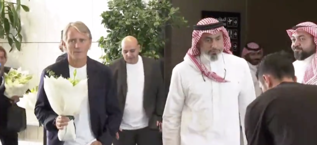 بالفيديو.. مانشيني يصل الرياض استعدادًا لبدء المهمة مع المنتخب السعودي