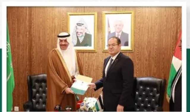 سفير المملكة لدى فلسطين يقدم أوراق اعتماده