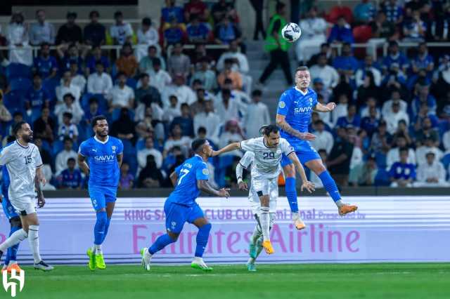 الهلال يتقدم بهدفين على الشباب في الشوط الأول