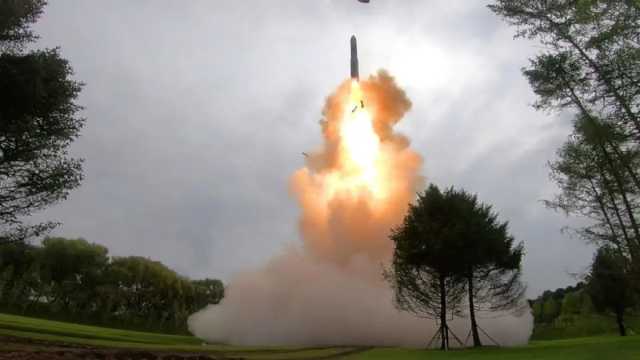 كوريا الشمالية تطلق صاروخين باليستيين قصيري المدى