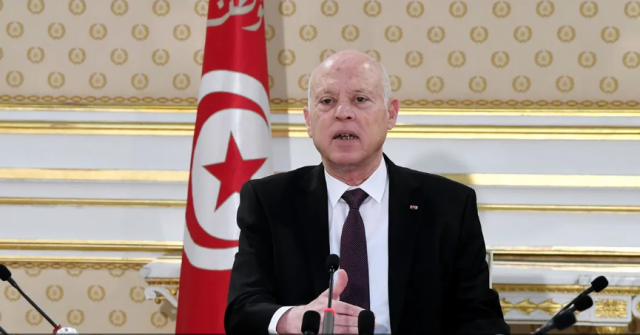 الرئيس التونسي يقيل وزير الاقتصاد ويكلف «المالية» بتولي الحقيبة الوزارية