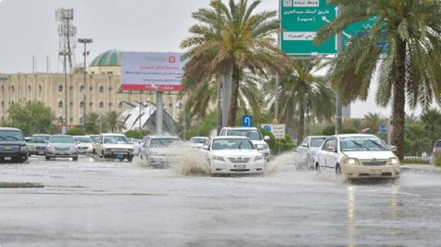 «الدفاع المدني» تحذر من المجازفة بعبور الأودية أثناء جريان السيول