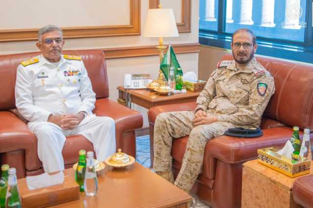 قائد القوات المشتركة يلتقي رئيس أركان القوات البحرية الباكستاني