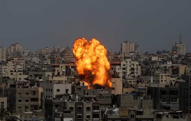 قصف إسرائيلي مكثف على عدة مناطق في قطاع غزة