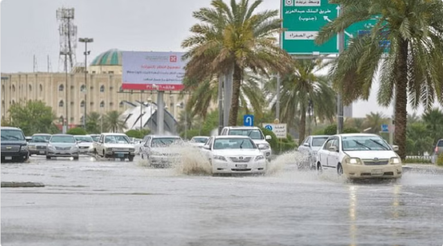 الأرصاد عن طقس السبت: أمطار رعدية تؤدي لتدفق السيول في 5 مناطق