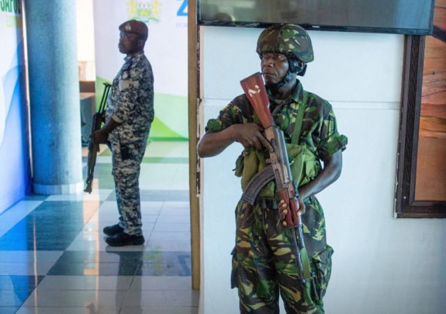 دوي إطلاق نار بعاصمة سيراليون والحكومة تعلن حظر التجوال