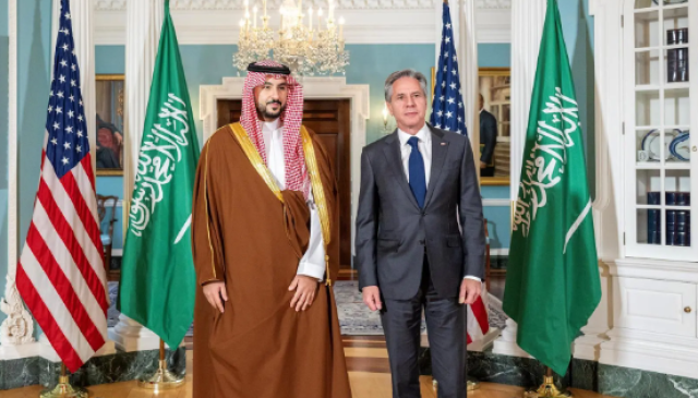 الأمير خالد بن سلمان ووزير الخارجية الأمريكي يستعرضان العلاقات الاستراتيجية
