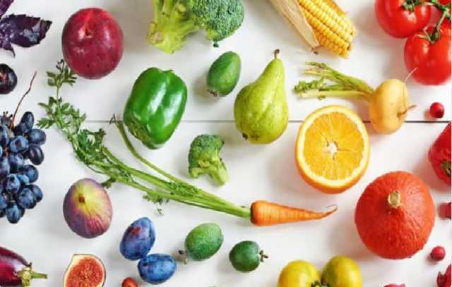 مختص: تناول الخضروات والفواكه يخفض ضغط الدم