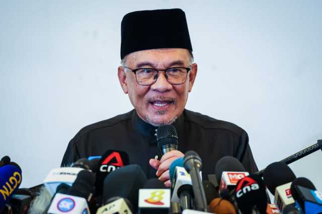 رئيس وزراء ماليزيا يغادر جدة بعد أداء مناسك العمرة