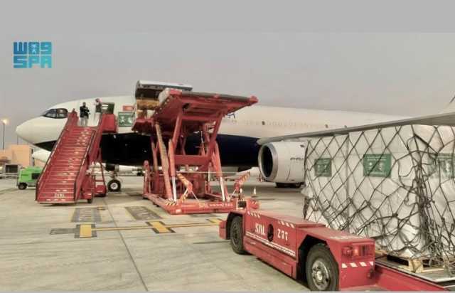 الطائرة الإغاثية السعودية الـ18 تغادر إلى مصر تمهيدًا لوصولها لغزة