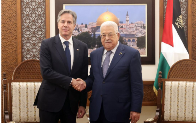الرئيس الفلسطيني يدعو وزير الخارجية الأمريكي لتثبيت وقف النار في غزة وزيادة المساعدات