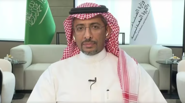 وزير الصناعة: التقنيات الحديثة لا تنافس الموظف السعودي