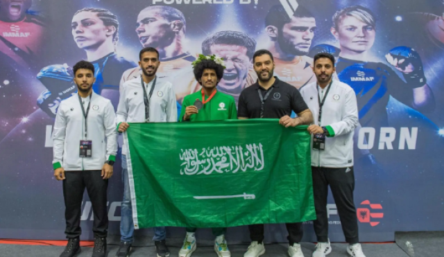 لاعب المنتخب السعودي باسهل يحقق فضية العالم لفنون القتال المختلطة 2023