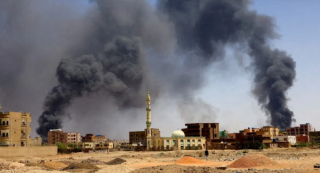 «الدعم السريع» تتهم الجيش السوداني بقصف مصفاة الجيلي وتدميرها في الخرطوم