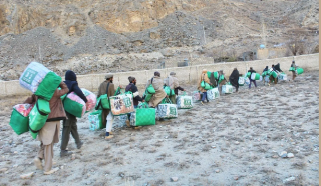 «سلمان للإغاثة» يوزع مساعدات إنسانية ومواد غذائية في باكستان والسودان