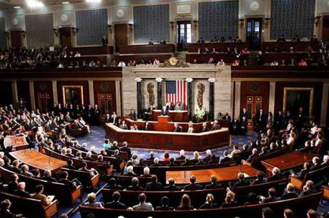 مجلس النواب الأمريكي يقر مشروع قانون لتجنب إغلاق الحكومة