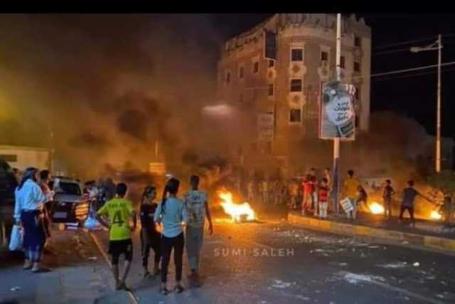 اندلاع احتجاجات شعبية واسعة في العاصمة عدن