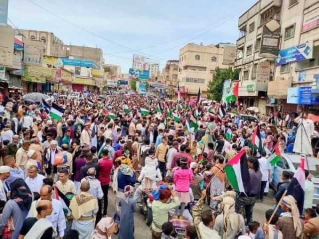 خروج آلاف اليمنيين للتظاهر في عدة محافظات نصرة لفلسطين