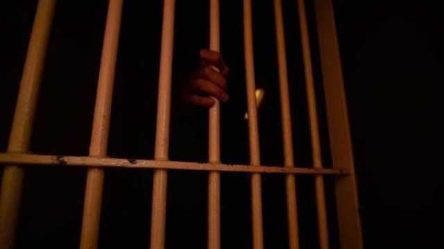 عدن : النيابة العامة تفرج عن 340 سجيناً