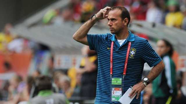استقالة مدرب سانتوس البرازيلي بعد اتهامه بـالتحرش بـ19 لاعبة