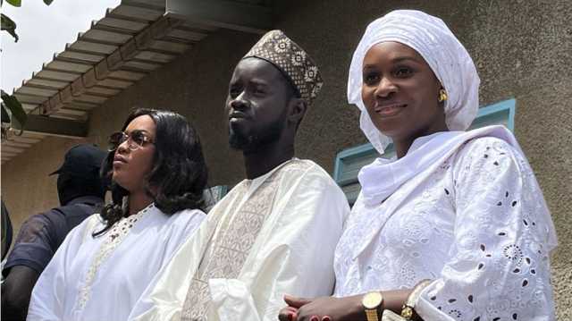 لأول مرة.. القصر الرئاسي في السنغال يستعد لاستقبال زوجتين للرئيس الجديد (شاهد)