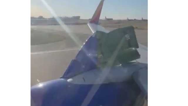 طائرة بوينغ تعود أدراجها عقب سقوط غطاء محركها في الولايات المتحدة (شاهد)