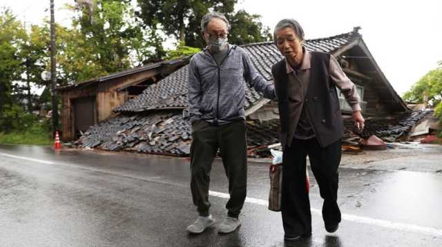 عشرات القتلى في زلزال اليابان.. وتضاؤل فرص الحياة للعالقين