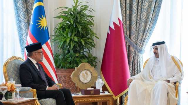 أمير قطر يستقبل رئيس وزراء ماليزيا.. بحثا العدوان على غزة