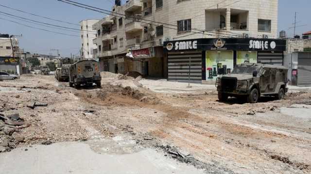 جيش الاحتلال يجرّف شوارع جنين ومخيمها بعد عدوانه الوحشي (شاهد)