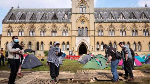 الشرطة البريطانية تعتقل طلابا في جامعة أكسفورد اعتصموا تأييدا للفلسطينيين (شاهد)