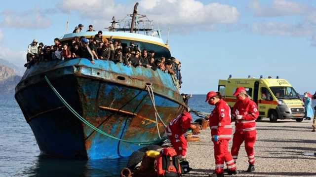 اليونان تواصل احتجاز مصريين في قضية غرق قارب مهاجرين رغم براءتهم
