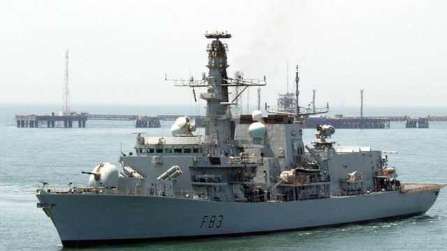 الحوثي تعلن استهداف سفينة بريطانية بعدة صواريخ.. معرضة للغرق