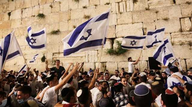 مسيرة للمستوطنين في القدس تطالب بطرد الأوقاف الإسلامية (شاهد)