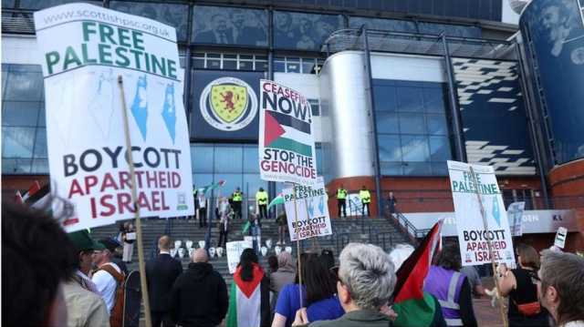 رسالة احتجاجية تُؤخّر مباراة اسكتلندا وإسرائيل للسيدات