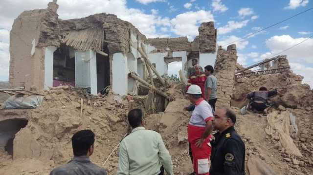 زلزال يضرب إيران ويتسبب بمقتل أربعة أشخاص وإصابة 120.. بقوة خمس درجات