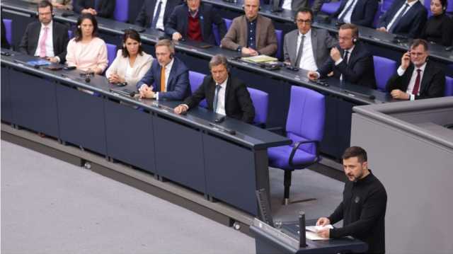 نواب اليمين واليسار المتشددَين في ألمانيا يقاطعون خطابا لزيلينسكي (شاهد)
