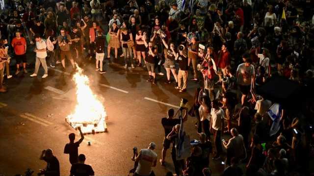 كاتب إسرائيلي يدعو إلى النزول للشوارع لإسقاط نتنياهو.. الخراب قادم لا محالة