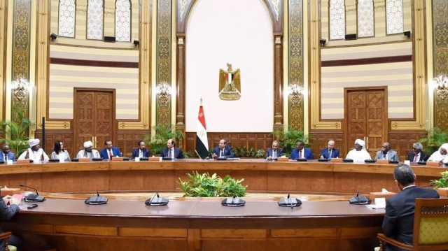 بعد رفض البيان الختامي لـمؤتمر القاهرة.. السيسي يلتقي وفدا سودانيا
