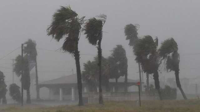 إعصار إيداليا يتحول لعاصفة استوائية ويتجه نحو كارولاينا الشمالية