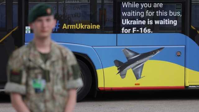 أوكرانيا تبدأ بتدريب طياريها على أف-16.. وهجوم يستهدف مطارا في روسيا
