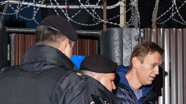 السلطات الروسية تبلغ والدة نافالني بسبب وفاته داخل السجن (شاهد)
