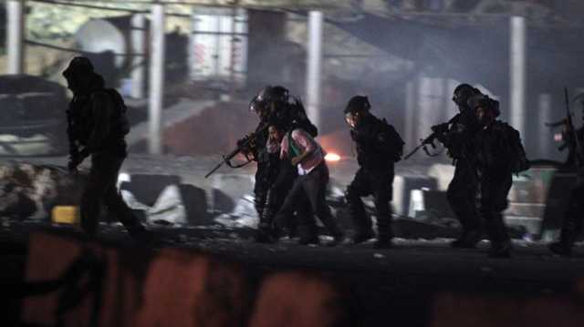 إصابات واشتباكات خلال حملة اعتقالات واسعة شنها الاحتلال في الضفة الغربية