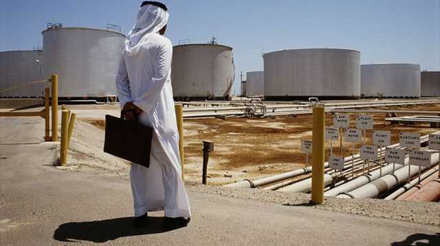 النفط يتخطى 90 دولارا للبرميل بعد قرار السعودية وروسيا تمديد خفض الإنتاج