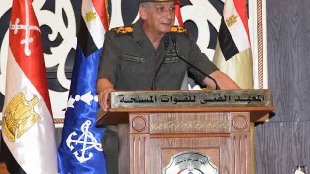 وزير الدفاع المصري يحضر عرضا عسكريا.. وهاغاري: مصر مهمة بالنسبة لنا
