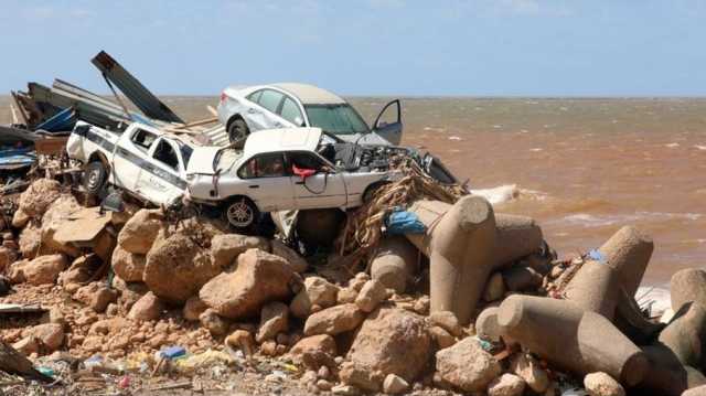 الغارديان: سلطات حفتر ساهمت في تفاقم كارثة فيضانات درنة