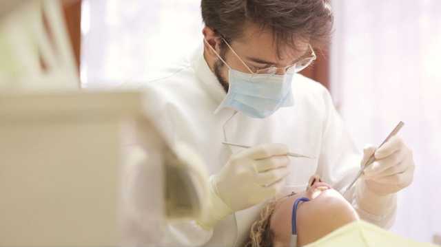ضبط 21 طبيب أسنان في الأردن لا يحملون شهادات