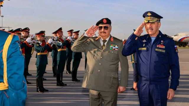 ما مصالح حفتر من السماح بإقامة قاعدة عسكرية روسية شرق ليبيا؟