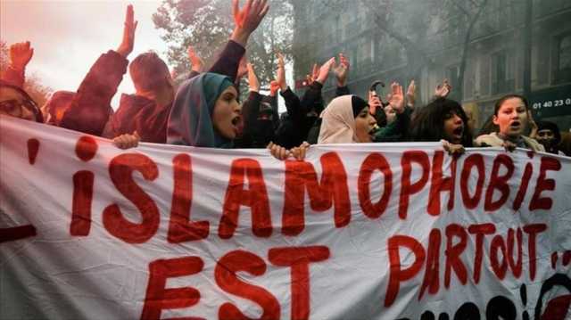 مظاهرة ضد حظر العباءة في فرنسا.. وانتقاد أمريكي حاد لقرار باريس