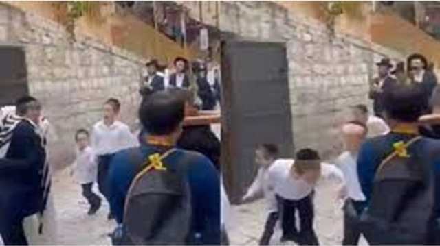مستوطنون يبصقون على المسيحيين في القدس المحتلة (شاهد)