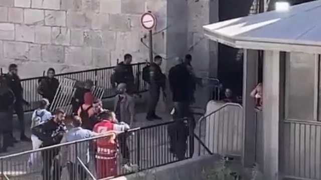الاحتلال يغلق منطقة باب العامود في القدس المحتلة.. انتشار أمني كثيف (شاهد)
